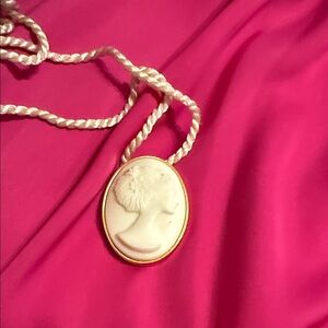 Nini Ricci Cameo Pendant Necklace